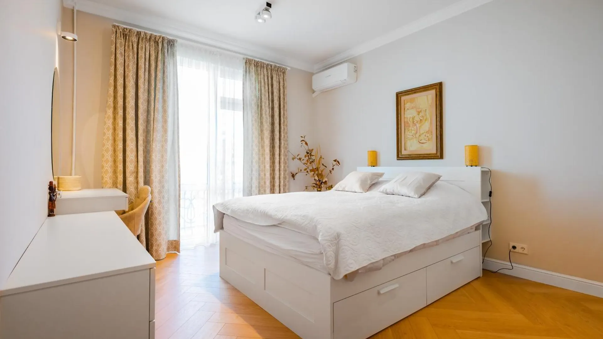 Cozy Heaven At Vitosha Blvd - Sofia - 2Bdr Apartment
